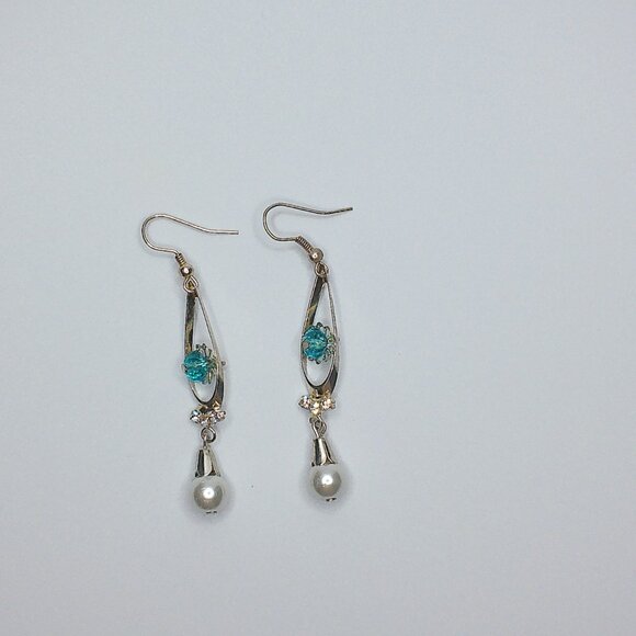 Blue crystal flower with pearl dangle earrings - Picture 3 of 7